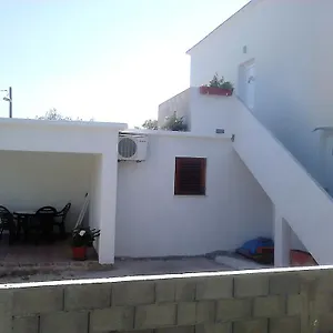 https://apartmani-emily.hotelinzadar.com